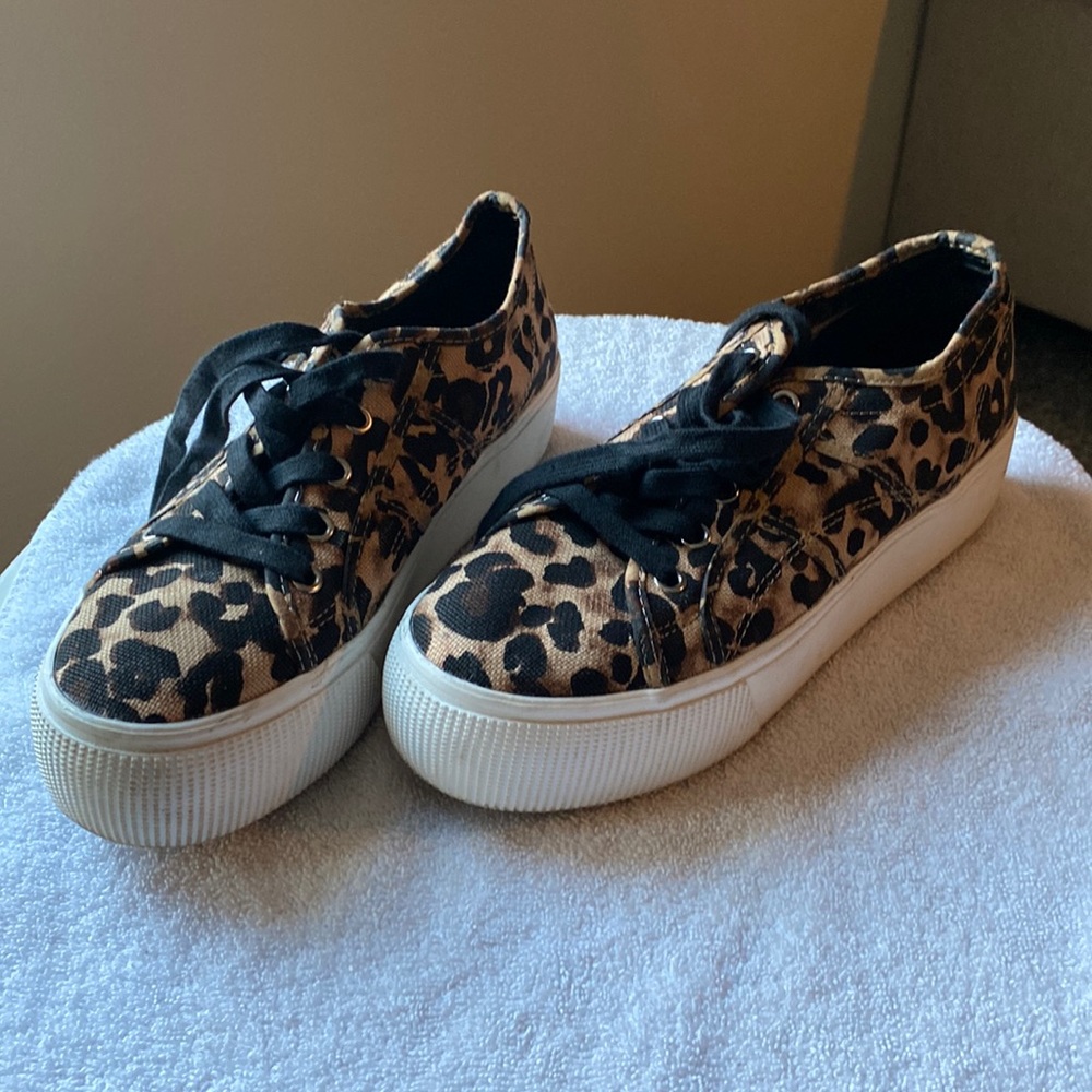 Steve Madden leopard emmi platforms